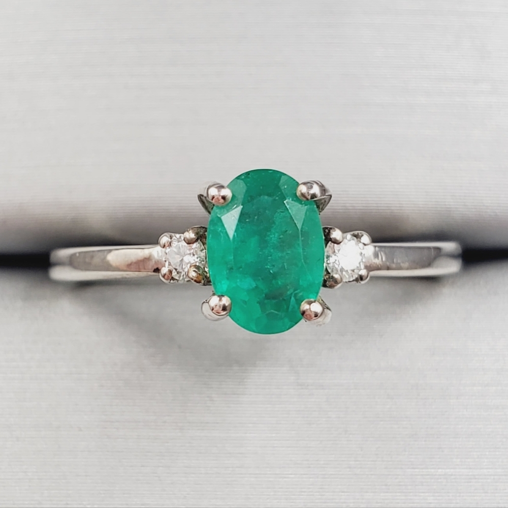 Emerald Green Quartz & Genuine Diamond 925 Sterling Silver Dainty Ring